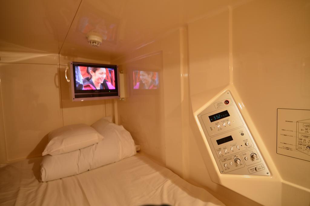 Capsule Inn Ōsaka Exterior foto