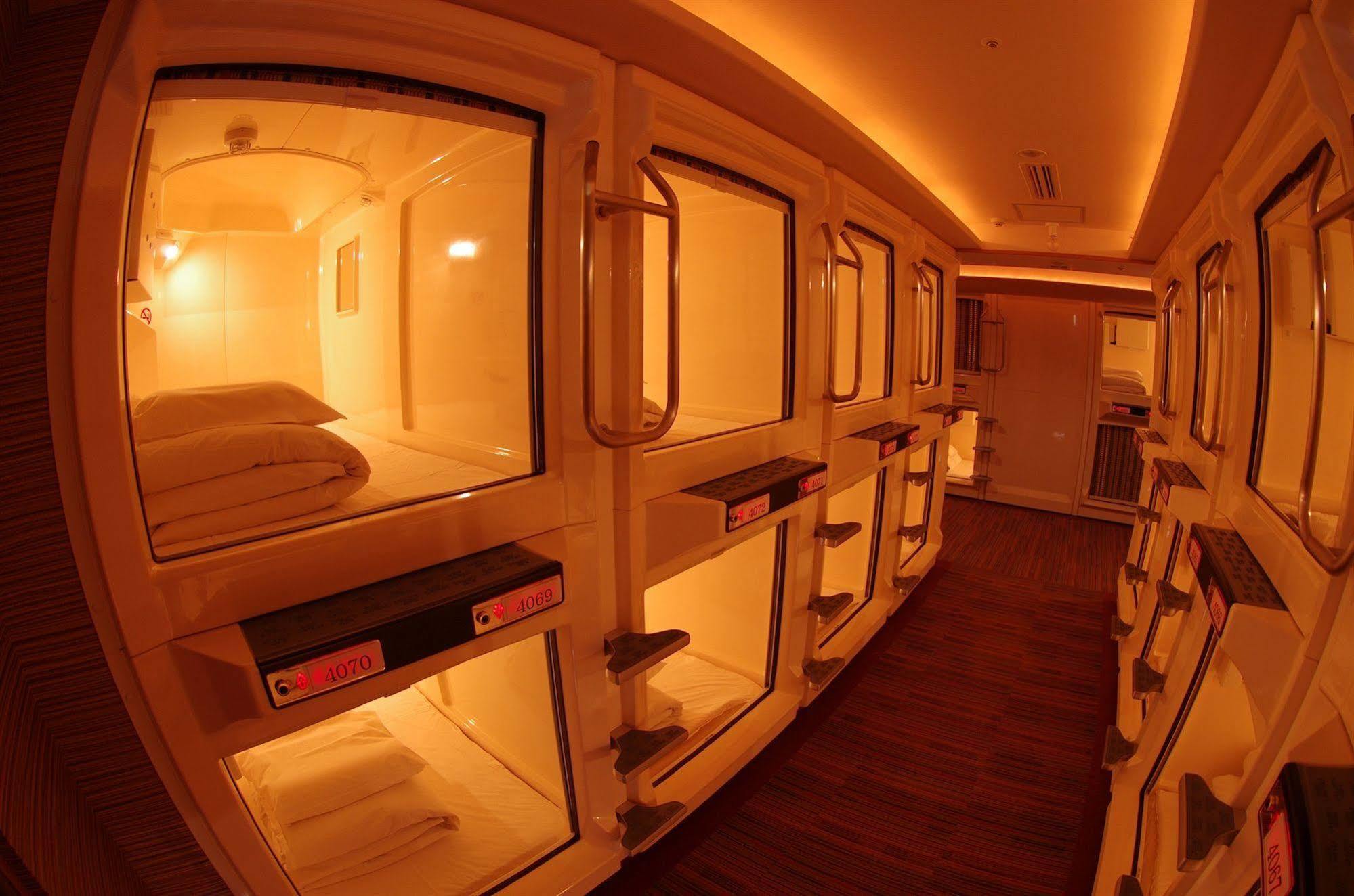 Capsule Inn Ōsaka Exterior foto